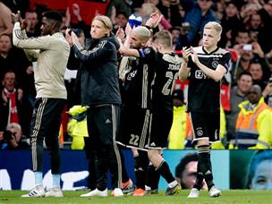 המנצחים מודים לאוהדים שליוו אותם ללונדון (Getty)