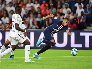 המחצית הראשונה של המשחק הייתה שוויונית מאד (getty)