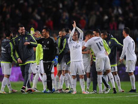 שחקני ריאל חוגגים בקאמפ נואו את הניצחון האחרון שלהם בקלאסיקו בליגה (GETTYIMAGES)