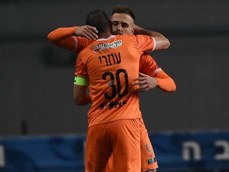 פגיעה של עשרות אחוזים בשכר. שחקני נס ציונה (צילום: אלן שיבר)