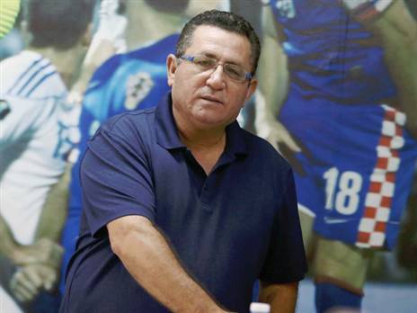 "מכת מוות לענף", עיני