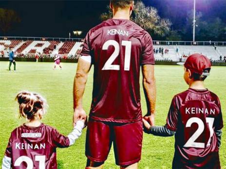 בלי חוגים ובתי ספר, קינן ומשפחתו