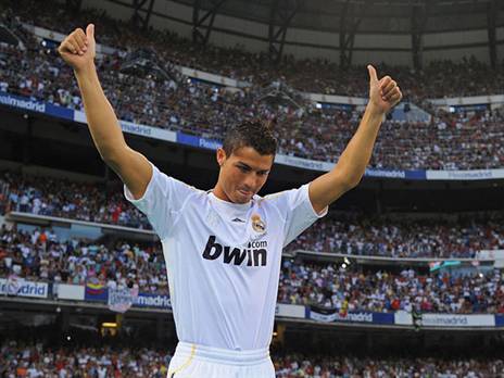 רונאלדו בעת הצגתו ביולי 2009 (GETTYIMAGES)