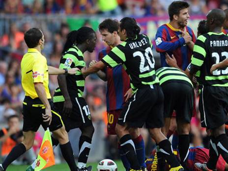 מסי לא נהנה מהמפגש עם דרנטה. (GETTY)