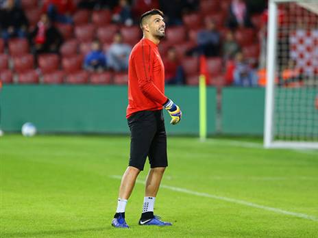 "חוזה חתום במייל מחטאפה". הרוש (לירון מולדובן)