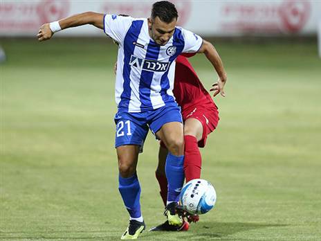 מסי היווני במדי הפועל אשקלון. (payperlense)