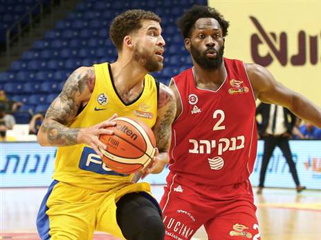 אוהדי מכבי לצד הקבוצה (אלן שיבר)