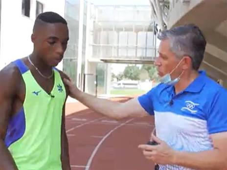 עם מאמנו בלון. מנע ממנו לפרוש בשלב מוקדם