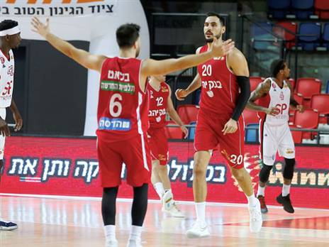 חגיגה אדומה בדרייב אין, אבל אדומה מעיר אחרת (אלן שיבר)