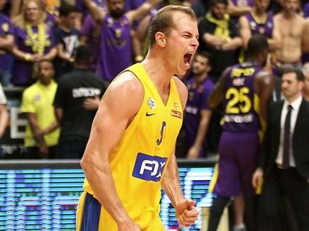 רול. מכיר היטב את שני העולמות