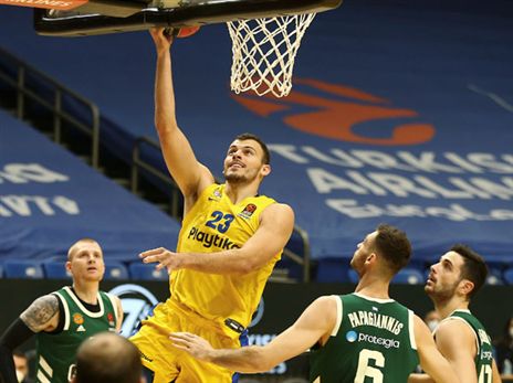 ז'יז'יץ' הרבה להחטיא ברבע הראשון. (צילום: אלן שיבר)