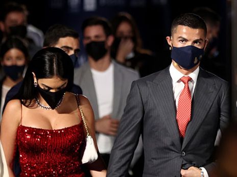 בטקס בדובאי לקחו צד (GETTY)