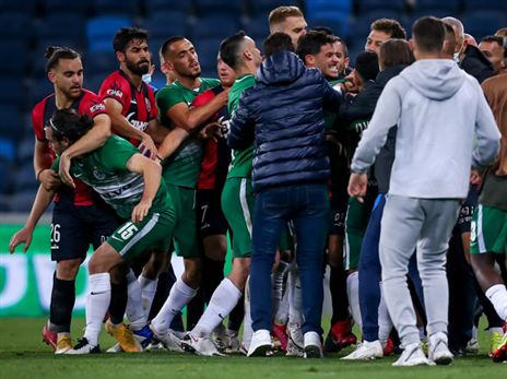 קטטה המונית בסיום (מאור אלקסלסי)