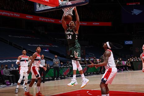 יאניס אנטטקומפו. טריפל-דאבל שלישי ברציפות (Getty)