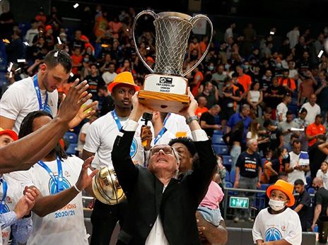 בראד גרינברג. תואר אירופי ראשון לאמריקני (אלן שיבר)