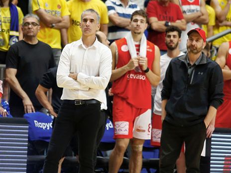 לא מתכוון להרים ידיים. גורדון (אלן שיבר)