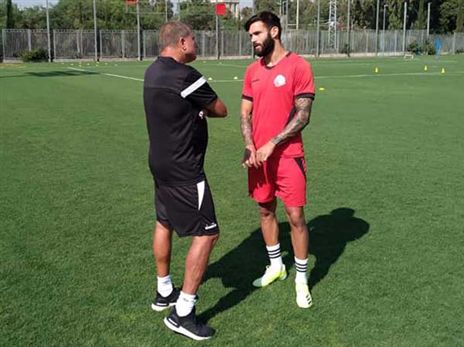 אלישע לוי וחנן ממן. האדומים מהכרמל פותחים עונה חדשה (צילום: הפועל חיפה)