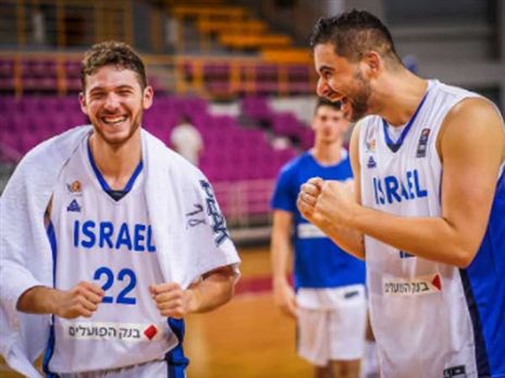 חגיגות כחול-לבן (אתר FIBA)
