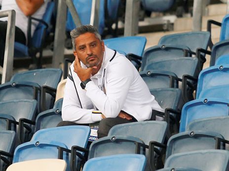 מצא מחליף לוואן לוון במחלקת הנוער. יצחקי (אלן שיבר)