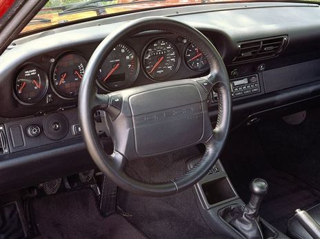 תיבת הילוכים ידנית בפורשה (צילום: Getty)