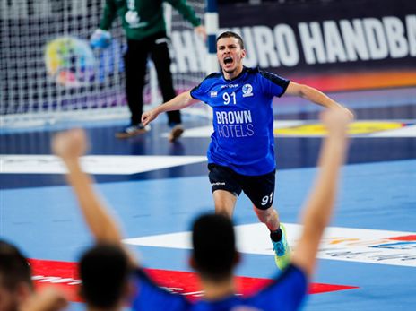 נדב כהן קפטן הנבחרת שכבש היום 10 שערים (צילום: EHF)