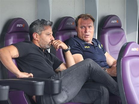 עובדים מאחורי הקלעים. יצחקי ו-וואן לוון (אלן שיבר)