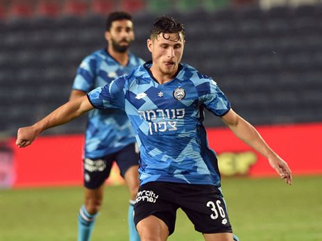 בדרך לצהוב של ת"א, קניקובסקי