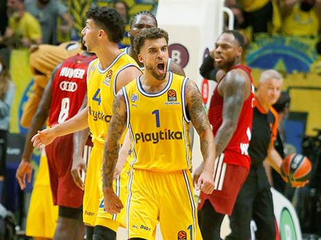 בעל הבית של יד אליהו הגיע ובענק (צילום: אלן שיבר)