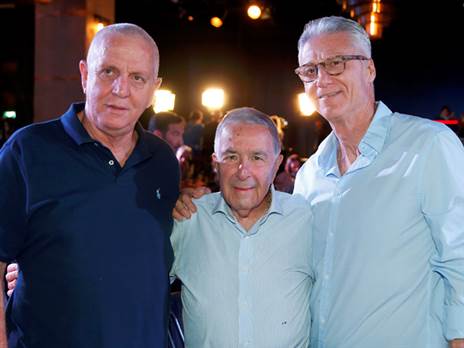 מיקי ברקוביץ', מוטי ארואסטי ויו"ר מכבי ת"א שמעון מזרחי (צילום: אלן שיבר)