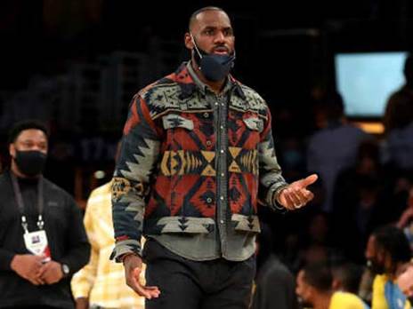 בלייקרס צריכים אותו. לברון ג'יימס (GETTY)