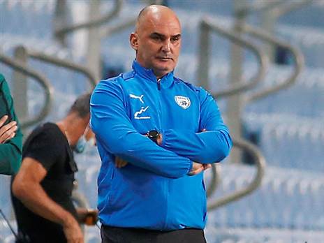 מקבל מחמאות. חזן (אלן שיבר)