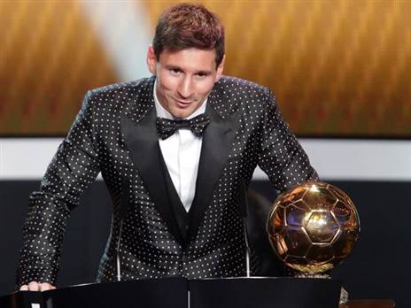 עם כדור הזהב ב-2012 וגם עם חליפה מנוקדת (GETTY)