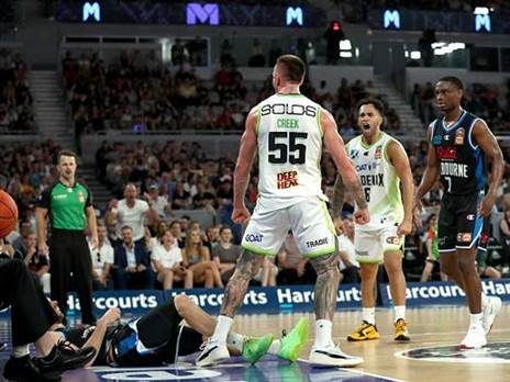 רגע לפני הקטטה (GETTY)