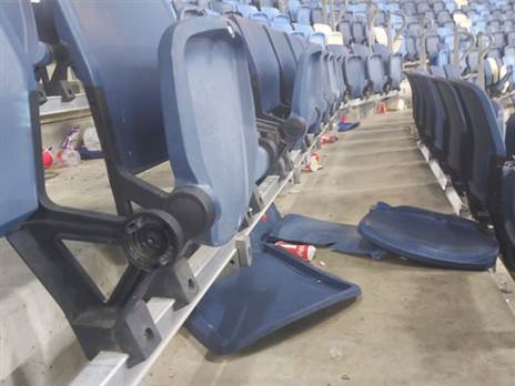 הכיסאות בסיום