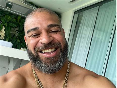 אדריאנו. חזר לחייך (Instagram)