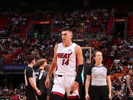 טיילר הירו. 2 נקודות ו-8 אסיסטים (Getty)