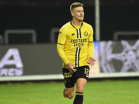 שדה. יעלה במרכז ההגנה? (ברני ארדוב)