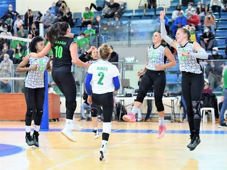 מי יכול לעצור אותה? חיפה חוגגת (קרדיט: איגוד הכדורעף)