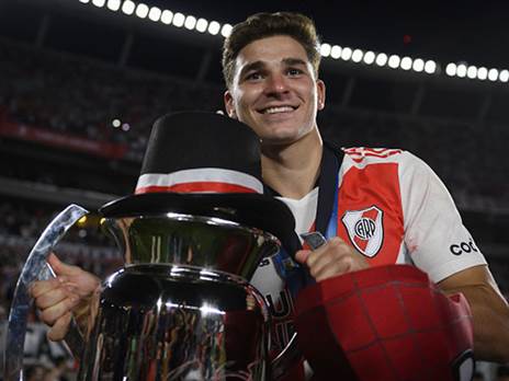 פרח תחת גז'ארדו (Getty)