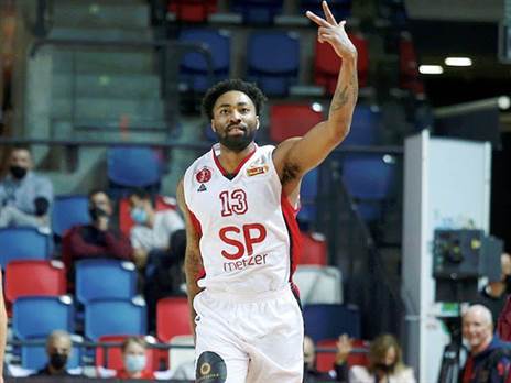 חוזה נמוך ממה שהתרגל לקבל. יאנג (מנהלת הליגה)