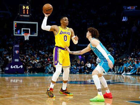 ראסל ווסטברוק. 18 נקודות, 7.7 ריבאונדים, 7.3 אסיסטים למשחק העונה (Getty)