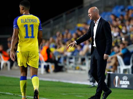 קרויף על הקווים של מכבי תל אביב. מרגיש כמו יקום מקביל (Getty)