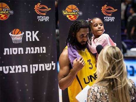 מר וגברת סמית'. עשה את השינוי (מנהלת)