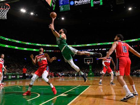 בוסטון מובילה בבטחה (Getty)