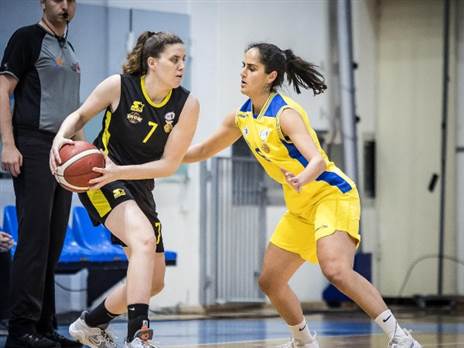 קרב גדול במשחק הראשון בגמר (קרדיט: מנהלת ליגת העל לנשים בכדורסל)