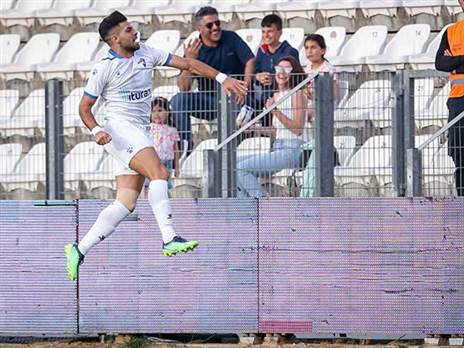 ורקדה על המגרש (מאור אלקסלסי)