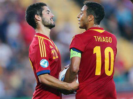 איסקו וטיאגו אלקנטרה ביורו הצעירות שנערך בישראל. אחד בירידה, השני בעלייה(GETTY)