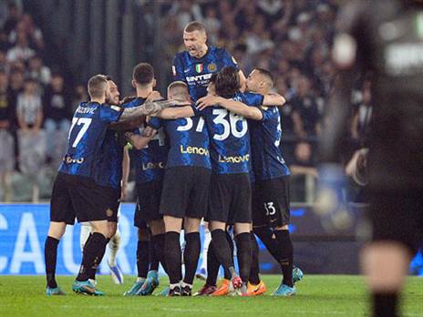 שחקני אינטר חוגגים את השוויון (Getty)