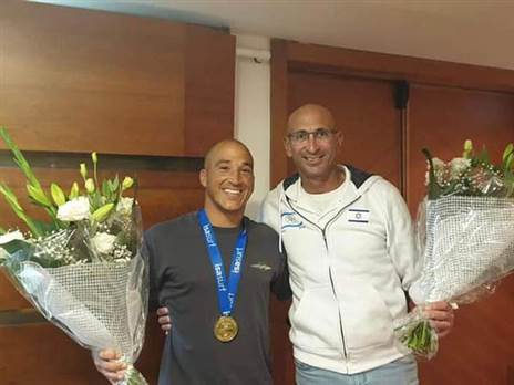 "השמיים הם הגבול". שומר וקלנג (באדיבות עודד שומר)