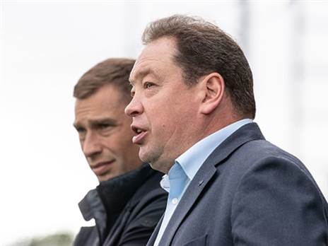 ברזוצקי (מצד שמאל). יגיע לארץ? (getty)